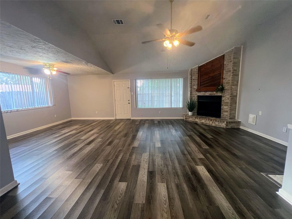1202 Manorglen Drive, Missouri City, TX 77489