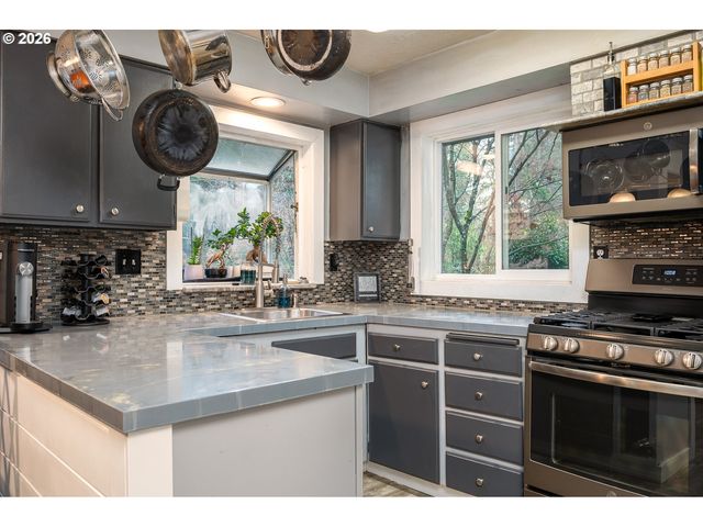 2685 Sw 89TH Ave, Portland, OR 97225