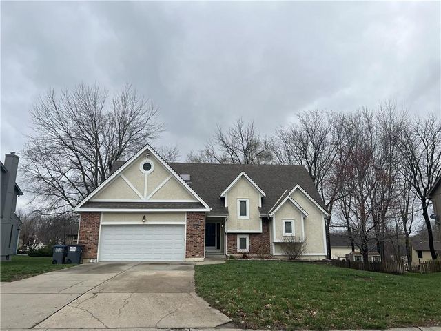 2430 NW Windwood Drive, Lee's Summit, MO 64081