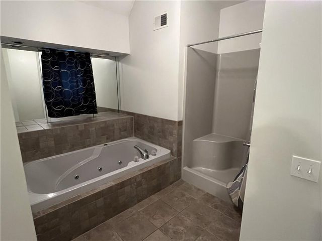 2430 NW Windwood Drive, Lee's Summit, MO 64081