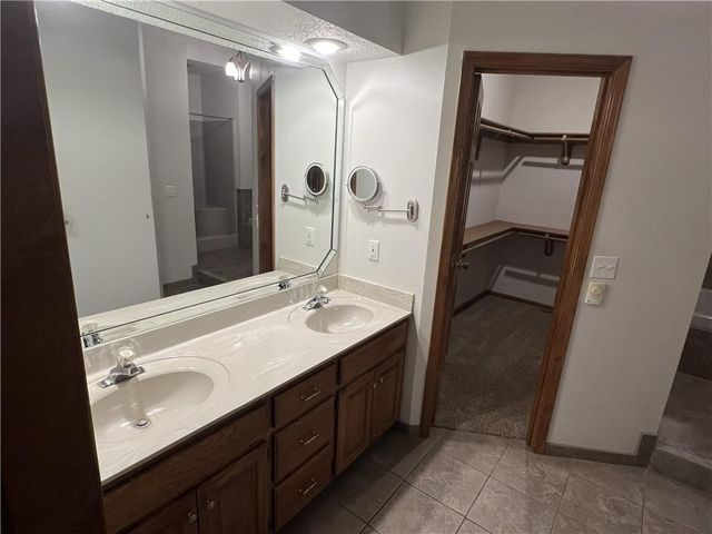 2430 NW Windwood Drive, Lee's Summit, MO 64081