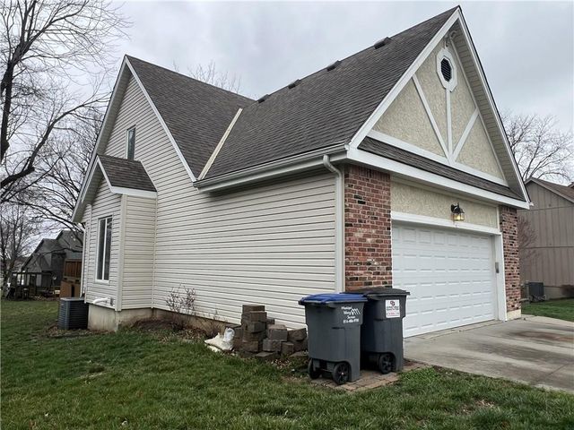 2430 NW Windwood Drive, Lee's Summit, MO 64081