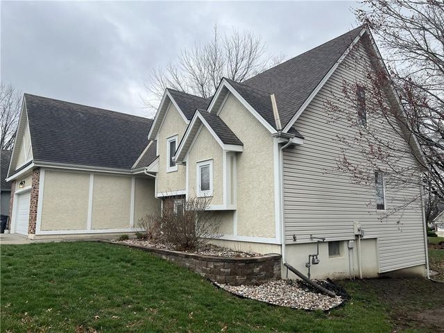 2430 NW Windwood Drive, Lee's Summit, MO 64081