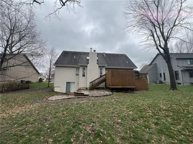 2430 NW Windwood Drive, Lee's Summit, MO 64081