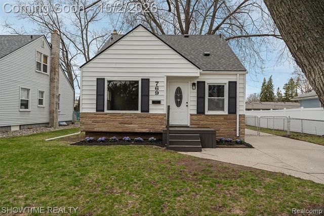 769 Coolidge Avenue, Clawson, MI 48017