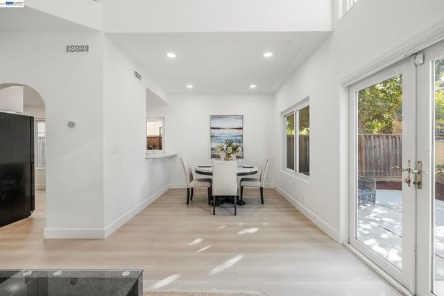 4900 Creekwood Dr, Fremont, CA 94555