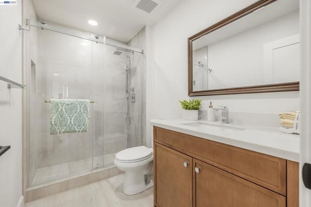 4900 Creekwood Dr, Fremont, CA 94555