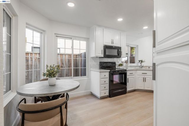 4900 Creekwood Dr, Fremont, CA 94555