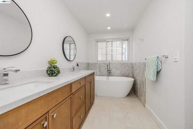 4900 Creekwood Dr, Fremont, CA 94555