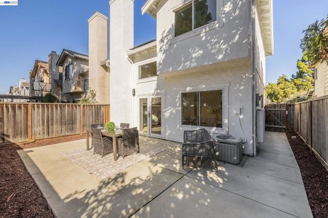 4900 Creekwood Dr, Fremont, CA 94555