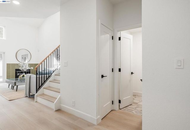 4900 Creekwood Dr, Fremont, CA 94555