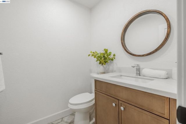 4900 Creekwood Dr, Fremont, CA 94555