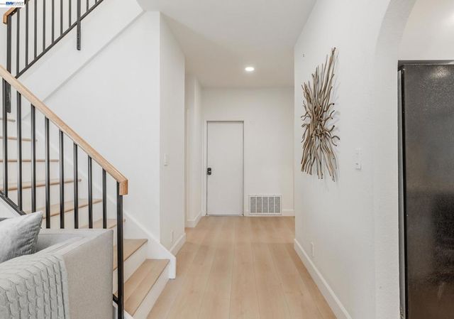 4900 Creekwood Dr, Fremont, CA 94555