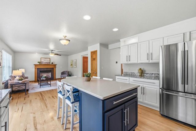 W273N2420 Arlington COURT, Pewaukee, WI 53072