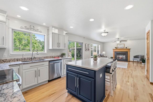 W273N2420 Arlington COURT, Pewaukee, WI 53072