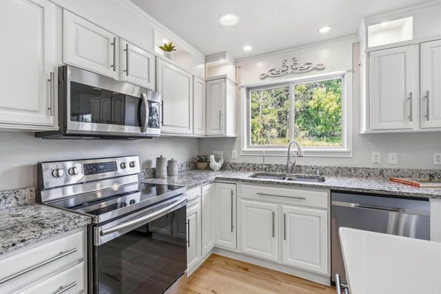 W273N2420 Arlington COURT, Pewaukee, WI 53072