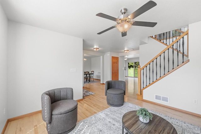 W273N2420 Arlington COURT, Pewaukee, WI 53072