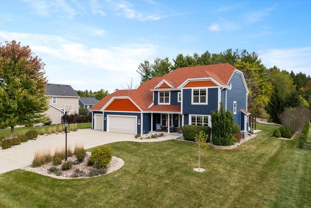 W273N2420 Arlington COURT, Pewaukee, WI 53072