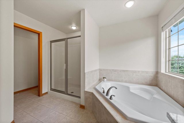 W273N2420 Arlington COURT, Pewaukee, WI 53072
