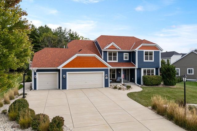 W273N2420 Arlington COURT, Pewaukee, WI 53072