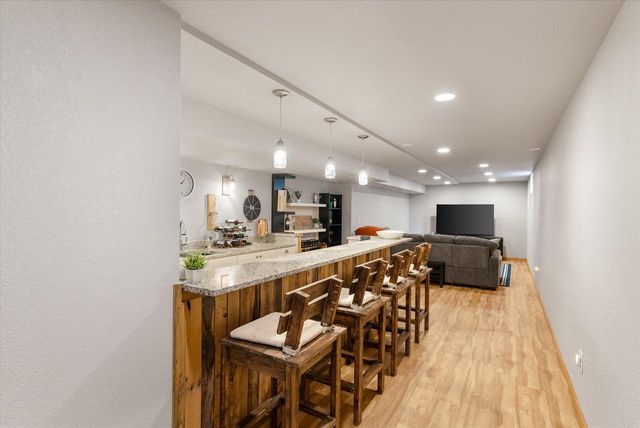 W273N2420 Arlington COURT, Pewaukee, WI 53072