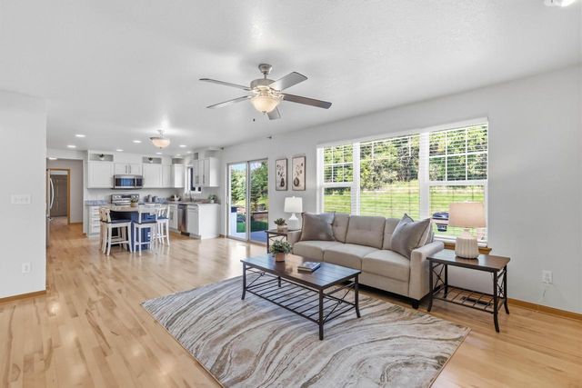 W273N2420 Arlington COURT, Pewaukee, WI 53072