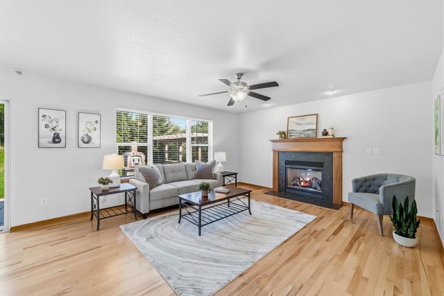 W273N2420 Arlington COURT, Pewaukee, WI 53072