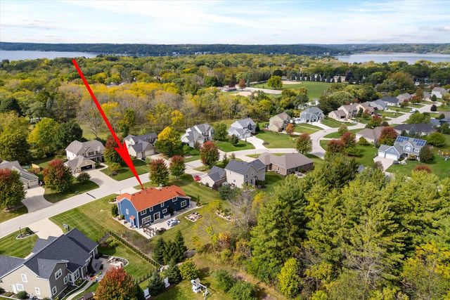 W273N2420 Arlington COURT, Pewaukee, WI 53072