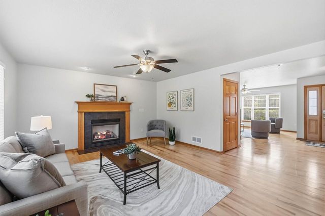 W273N2420 Arlington COURT, Pewaukee, WI 53072