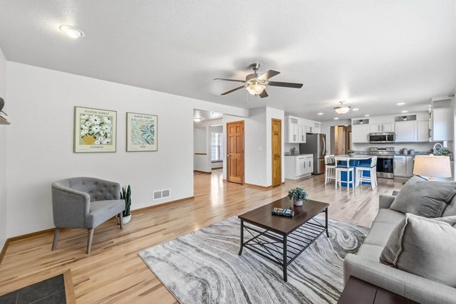 W273N2420 Arlington COURT, Pewaukee, WI 53072