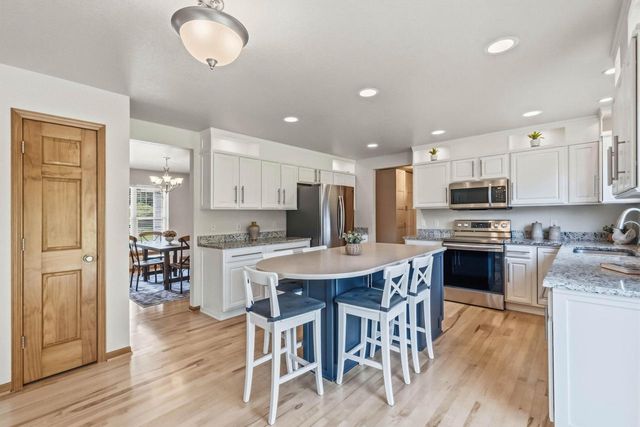 W273N2420 Arlington COURT, Pewaukee, WI 53072