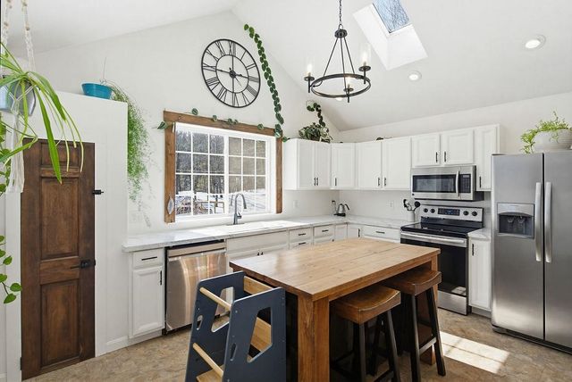 246 Cooper Hill Road, Nottingham, NH 03290