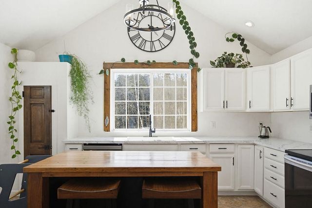 246 Cooper Hill Road, Nottingham, NH 03290