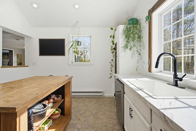 246 Cooper Hill Road, Nottingham, NH 03290