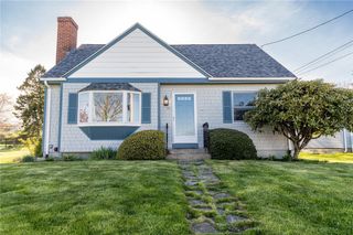95 Douglas Avenue, Portsmouth, RI 02871
