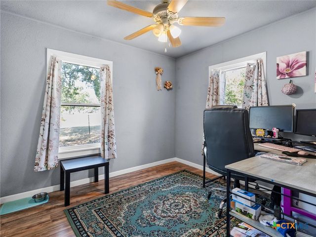 705 E Mountain Street, Seguin, TX 78155