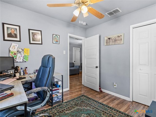 705 E Mountain Street, Seguin, TX 78155