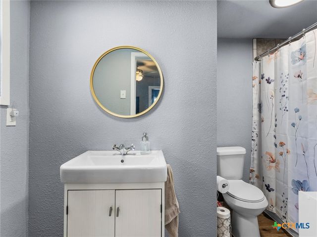 705 E Mountain Street, Seguin, TX 78155