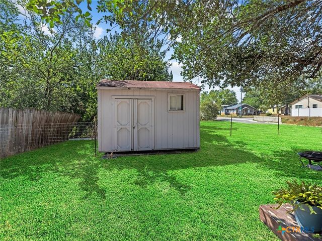 705 E Mountain Street, Seguin, TX 78155