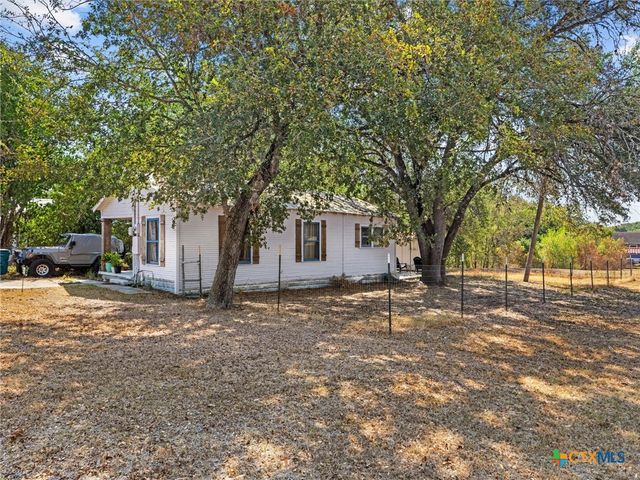 705 E Mountain Street, Seguin, TX 78155