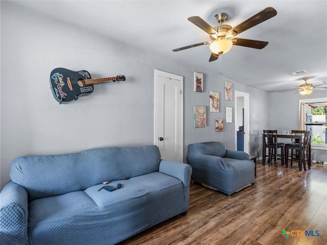 705 E Mountain Street, Seguin, TX 78155