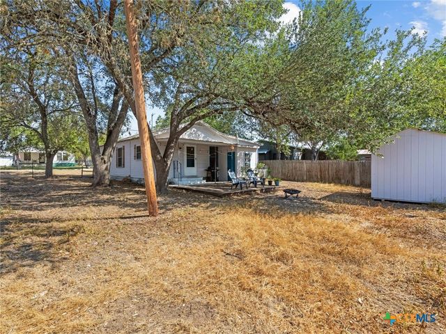 705 E Mountain Street, Seguin, TX 78155