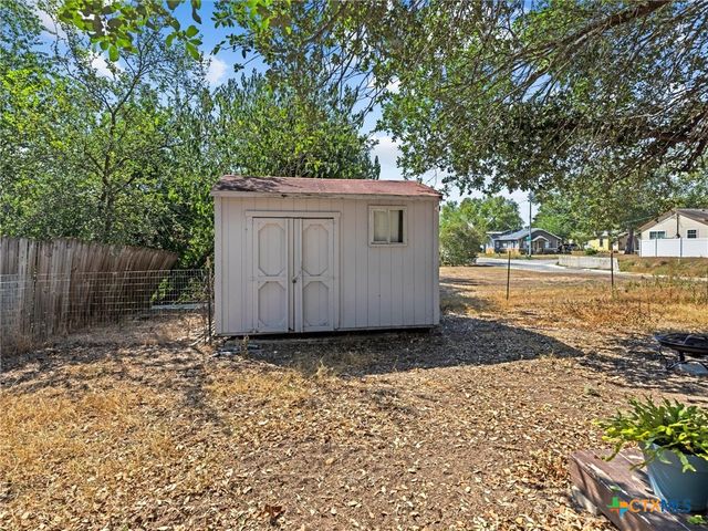705 E Mountain Street, Seguin, TX 78155