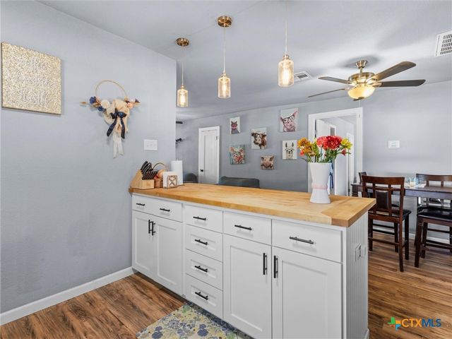 705 E Mountain Street, Seguin, TX 78155
