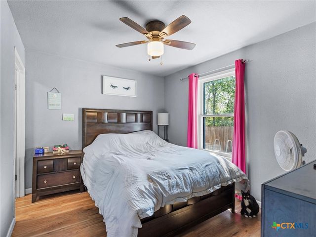 705 E Mountain Street, Seguin, TX 78155