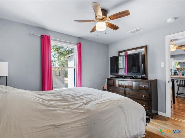 705 E Mountain Street, Seguin, TX 78155