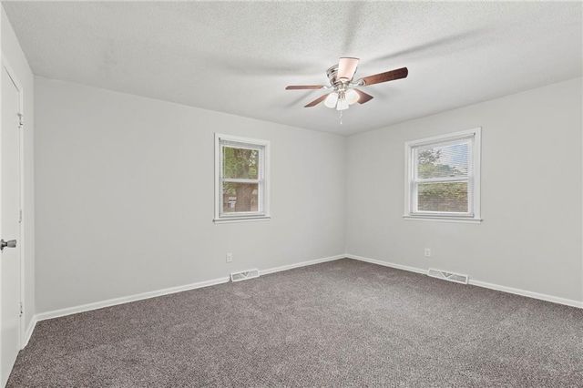 7029 Verde Drive, Kansas City, KS 66109