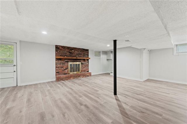 7029 Verde Drive, Kansas City, KS 66109