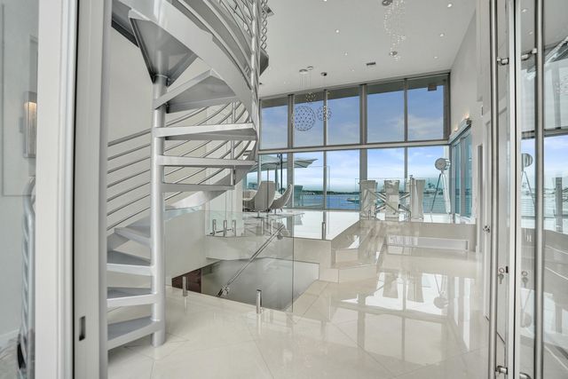 2200 SE 21ST Drive, Fort Lauderdale, FL 33316