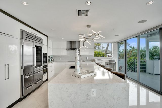 2200 SE 21ST Drive, Fort Lauderdale, FL 33316